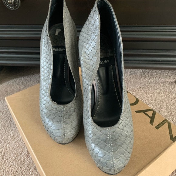 Pumps - Picture 2 of 4